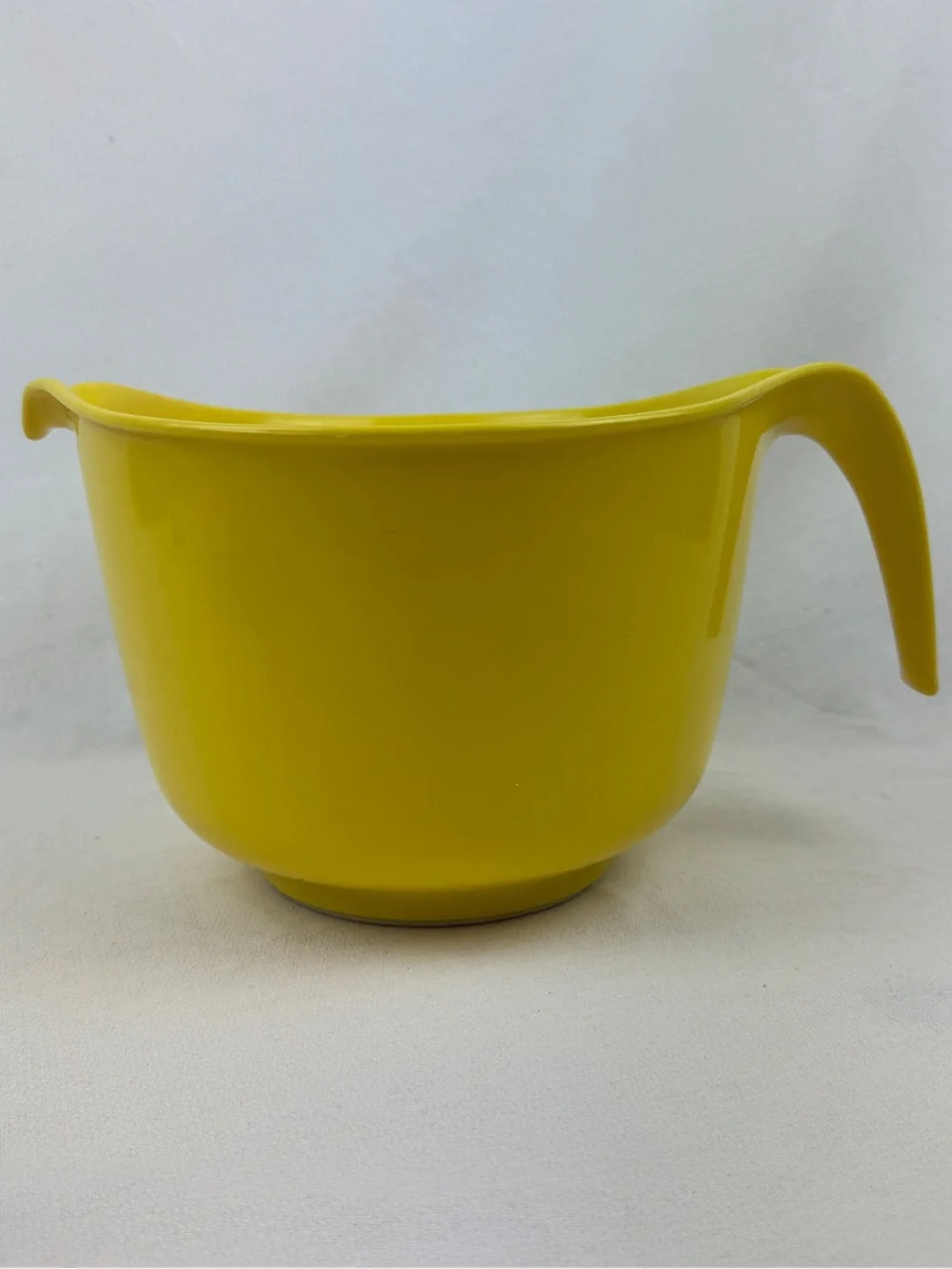 Vintage Rubbermaid 3 Quart 12 Cup yellow Grip N Mix Batter Bowl Measuring #2663